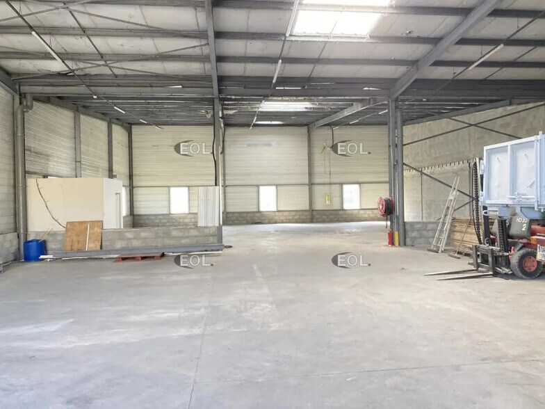 Industriel/Logistique dans Toussieu à louer - Photo de l’immeuble – Image 3 sur 8