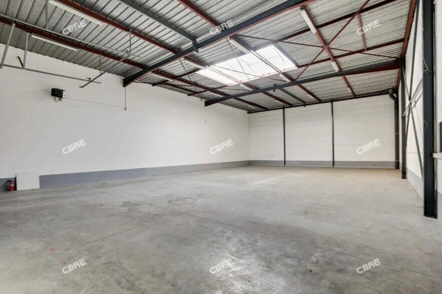 Bureau dans Chilly-Mazarin à louer - Photo de l’immeuble – Image 2 sur 11