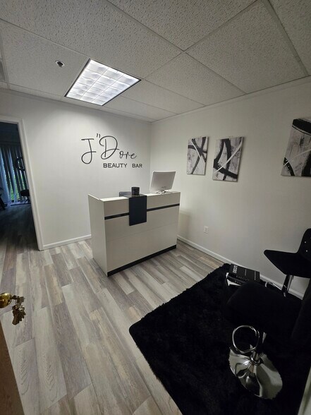 450 Maple Ave E, Vienna, VA à louer - Photo de l’immeuble – Image 2 sur 31