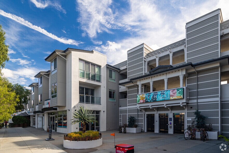 512 Rose Ave, Venice, CA à louer - Photo de l’immeuble – Image 2 sur 11