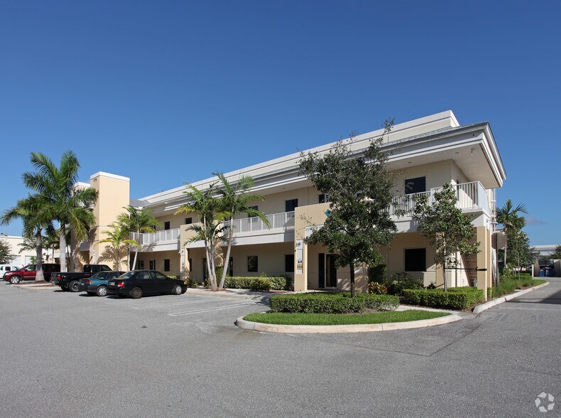 2775 Vista Pky, West Palm Beach, FL à louer - Photo de l’immeuble – Image 2 sur 7