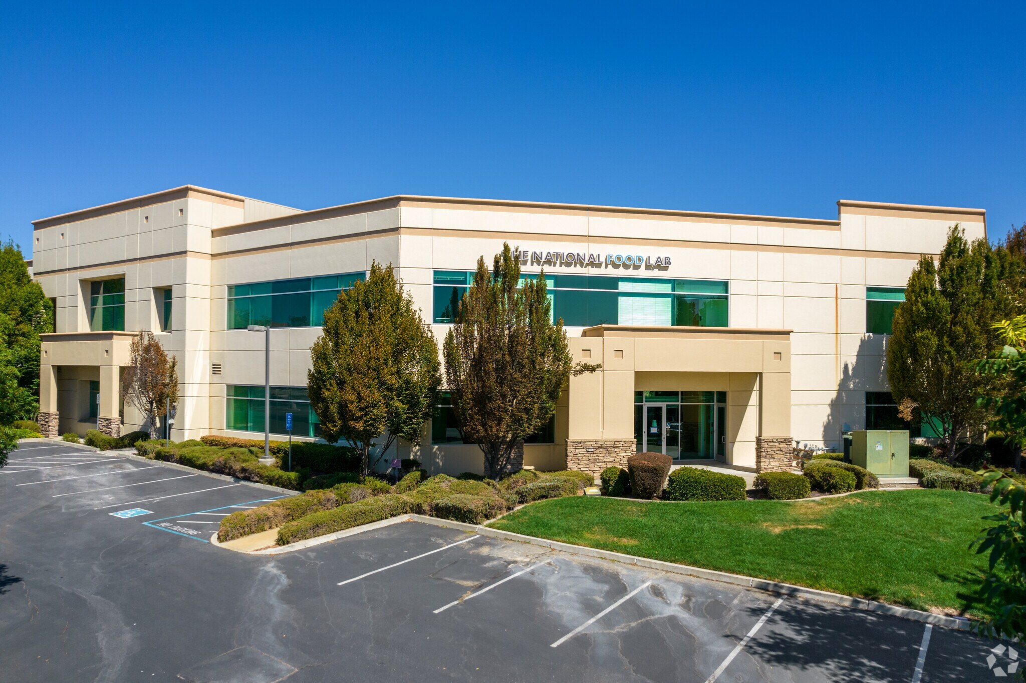 365 N Canyons Pky, Livermore, CA à louer Photo principale– Image 1 sur 10