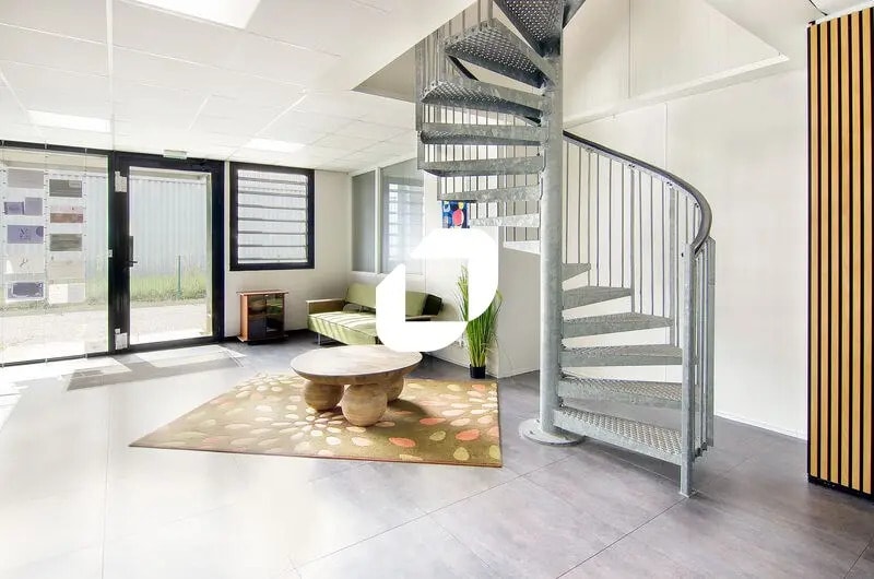 Bureau dans Cenon à louer - Photo intérieure – Image 2 sur 6