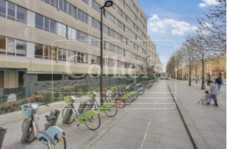 1-13 Boulevard Ney, Paris à louer - Photo de l’immeuble – Image 2 sur 5