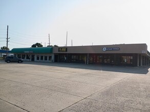 6100-6112 N Illinois St, Fairview Heights, IL à louer Photo intérieure– Image 2 sur 6