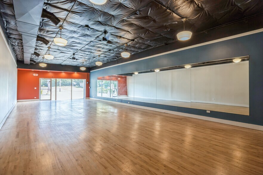 207 W Northwest Hwy, Barrington, IL à louer - Photo de l’immeuble – Image 3 sur 8