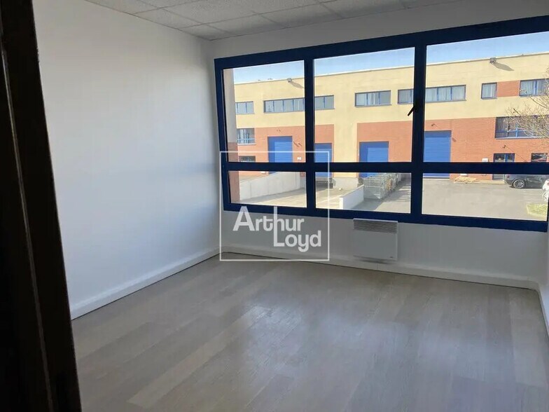 Bureau dans Moissy-Cramayel à louer - Photo de l’immeuble – Image 3 sur 5