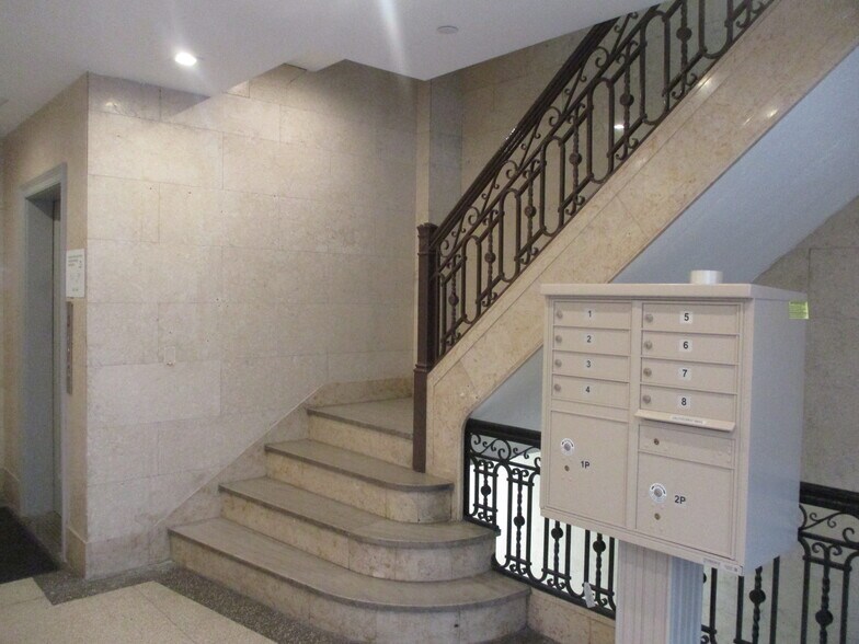 90-34 161st St, Jamaica, NY à louer - Hall d’entrée – Image 3 sur 20