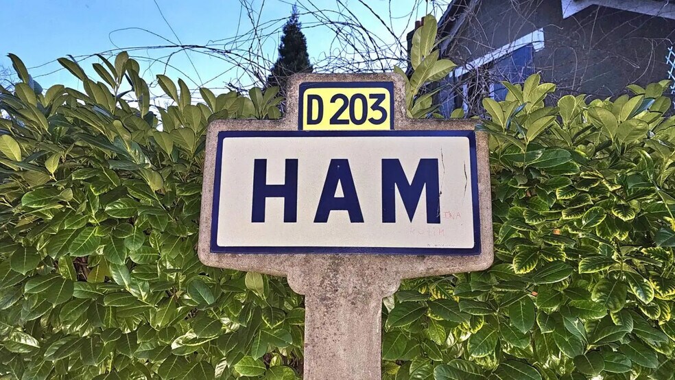 Local d'activités dans Cergy à vendre - Photo de l’immeuble – Image 1 sur 18