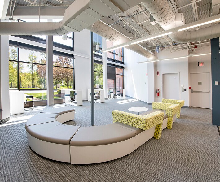 28500 Clemens Rd, Westlake, OH à louer - Photo intérieure – Image 3 sur 18