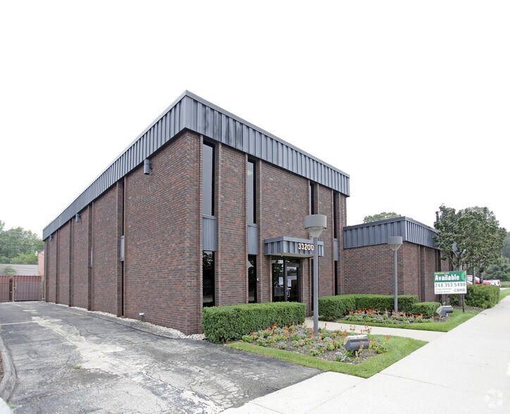 33150 Schoolcraft Rd, Livonia, MI à louer - Photo principale – Image 2 sur 4