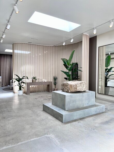 8444 Melrose Ave, Los Angeles, CA à louer - Photo de l’immeuble – Image 3 sur 5