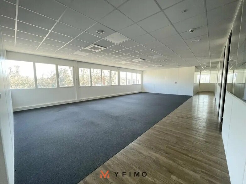 Bureau dans Aubergenville à vendre - Photo de l’immeuble – Image 3 sur 6