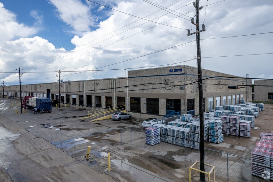 2015 Turning Basin Dr, Houston, TX à louer - Photo de l’immeuble – Image 3 sur 5