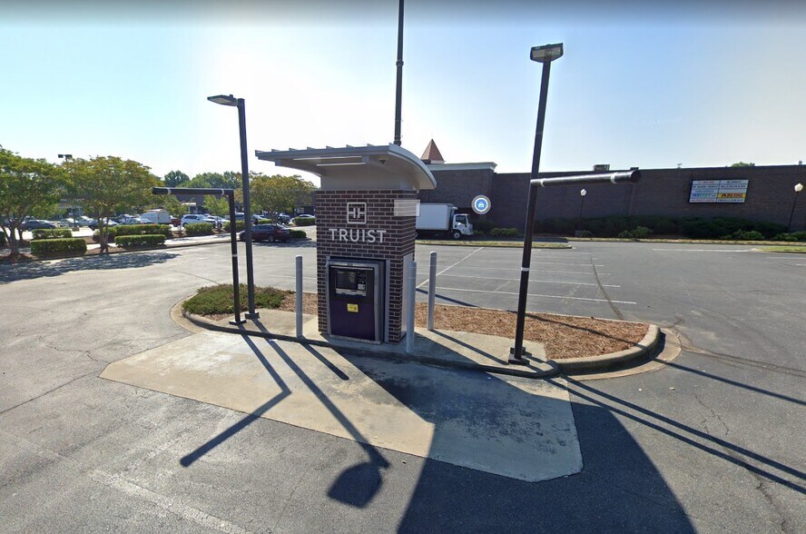 321 S Polk St, Pineville, NC à louer - Photo de l’immeuble – Image 2 sur 2