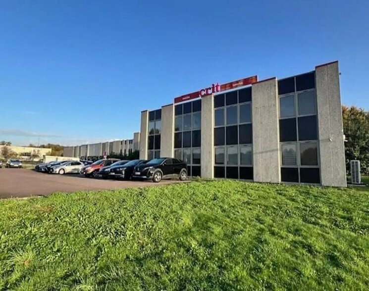 Bureau dans Val-de-Reuil à louer - Photo de l’immeuble – Image 1 sur 10