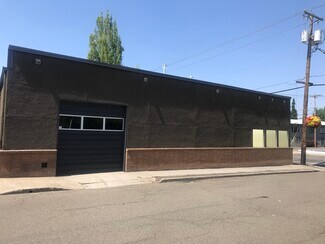 Plus de détails pour 290 Young St, Woodburn, OR - Local d'activités à louer