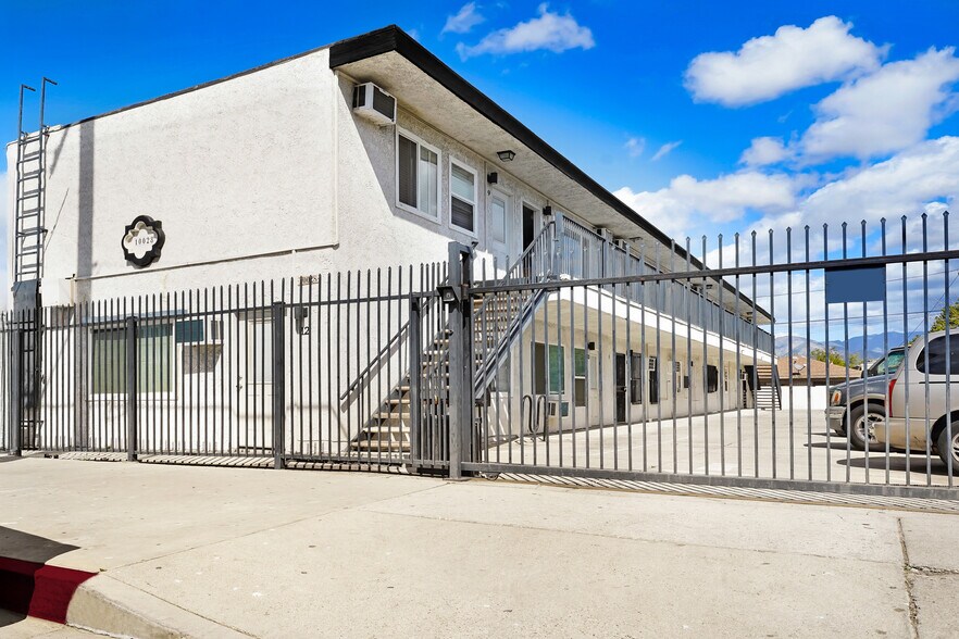 10028 San Fernando Rd, Pacoima, CA à vendre - Photo de l’immeuble – Image 3 sur 17