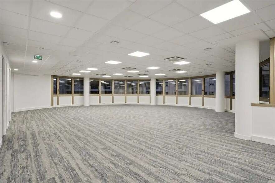 14 Place Marie - Jeanne Bassot, Levallois-Perret à louer - Photo de l’immeuble – Image 3 sur 4