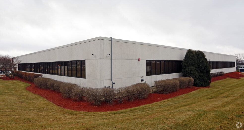 2345 Pembroke Ave, Hoffman Estates, IL à louer - Photo de l’immeuble – Image 2 sur 4