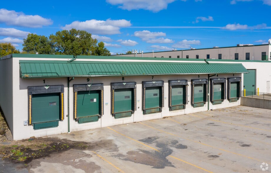 12301 Dupont Ave S, Burnsville, MN à louer - Photo de l’immeuble – Image 1 sur 17