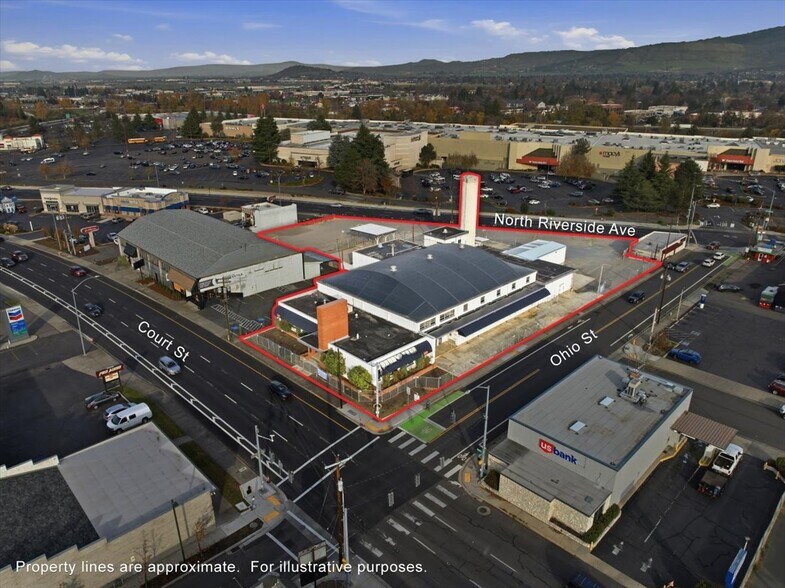 1300 Court St, Medford, OR à vendre - Photo de l’immeuble – Image 2 sur 56