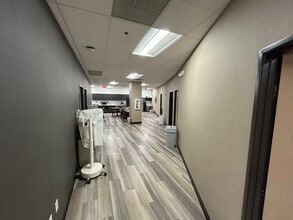 10201 N Illinois St, Indianapolis, IN à louer Photo intérieure– Image 2 sur 12