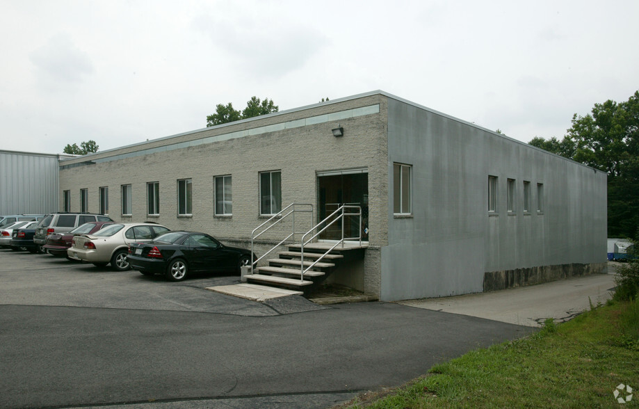 7904 Hill Park Ct, Lorton, VA à louer - Photo de l’immeuble – Image 2 sur 3