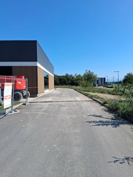 Local commercial dans ARTIX à louer - Photo de l’immeuble – Image 3 sur 7