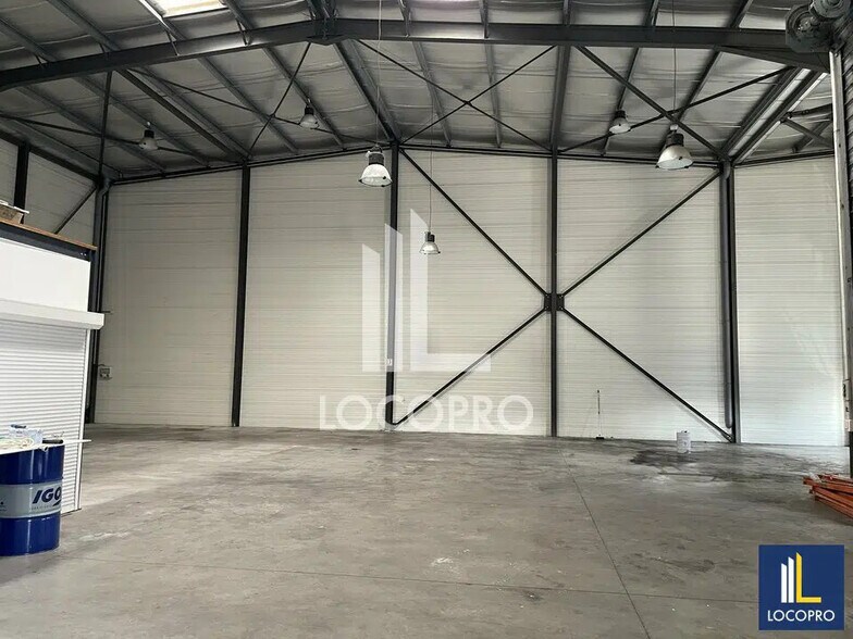 Industriel/Logistique dans Aubagne à louer - Photo de l’immeuble – Image 3 sur 9
