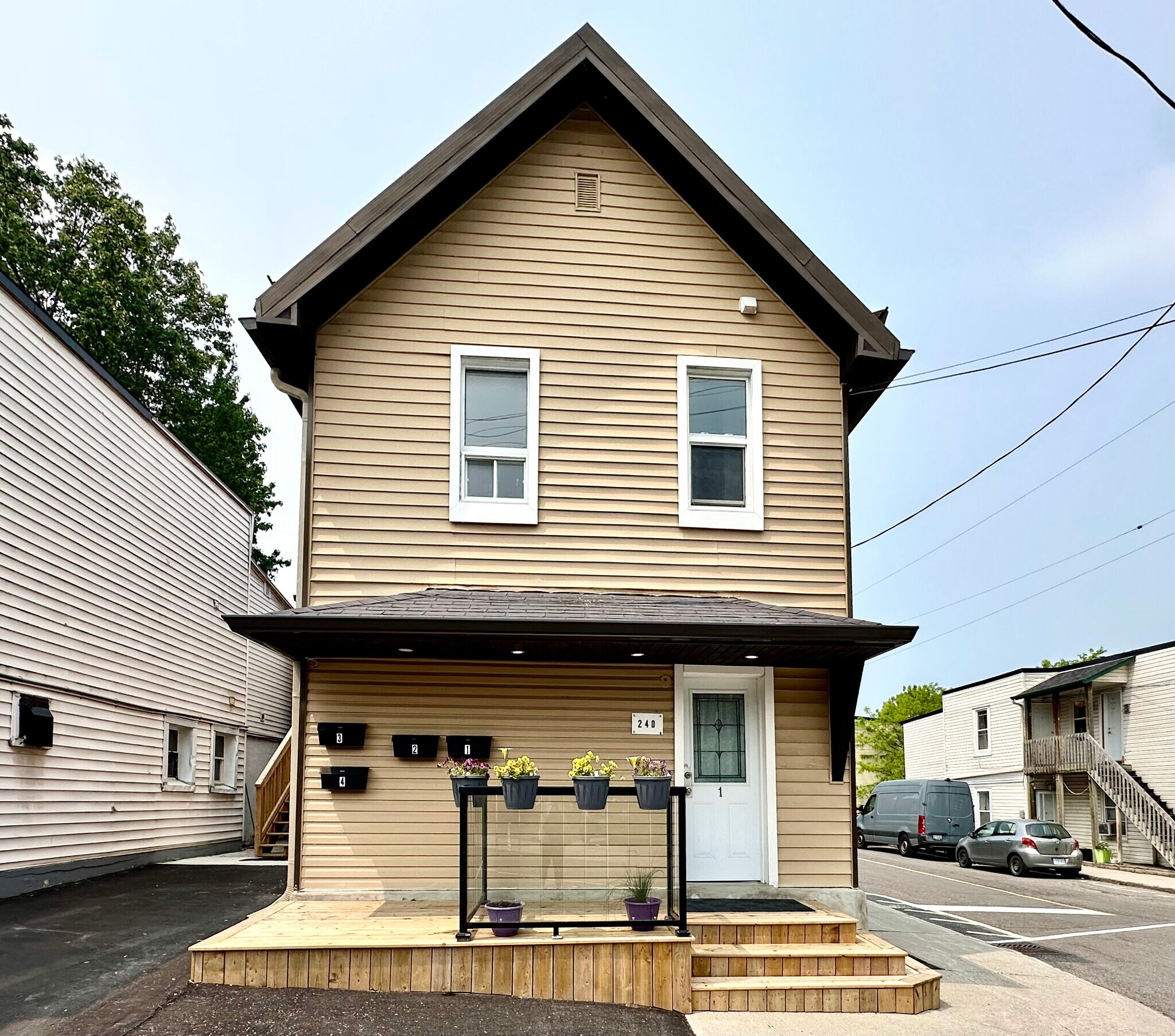 240 Marier Ave, Ottawa, ON à vendre Photo principale– Image 1 sur 15