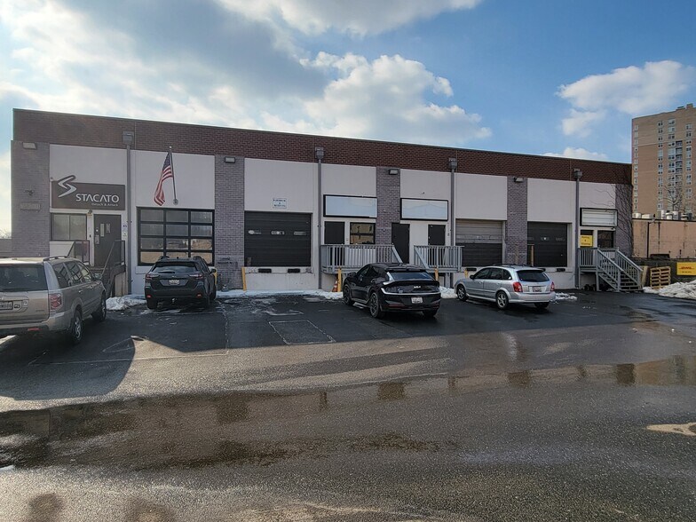 12300 Carroll Ave, Rockville, MD à louer - Photo de l’immeuble – Image 3 sur 11