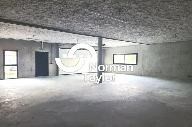 Plus de détails pour Local d'activités à louer