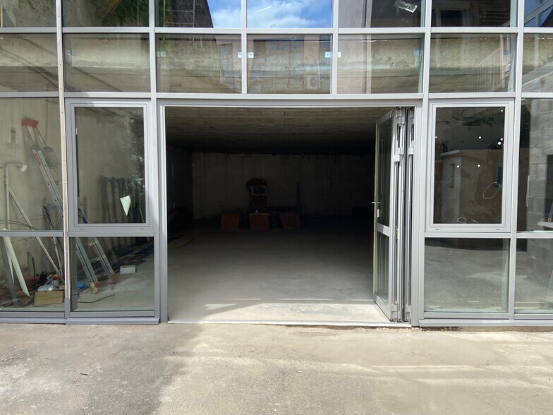 Local d’activités dans Lyon à louer - Photo de l’immeuble – Image 1 sur 5