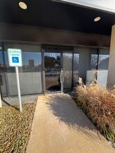 5750 Rufe Snow Dr, North Richland Hills, TX à louer Photo de l’immeuble– Image 1 sur 4