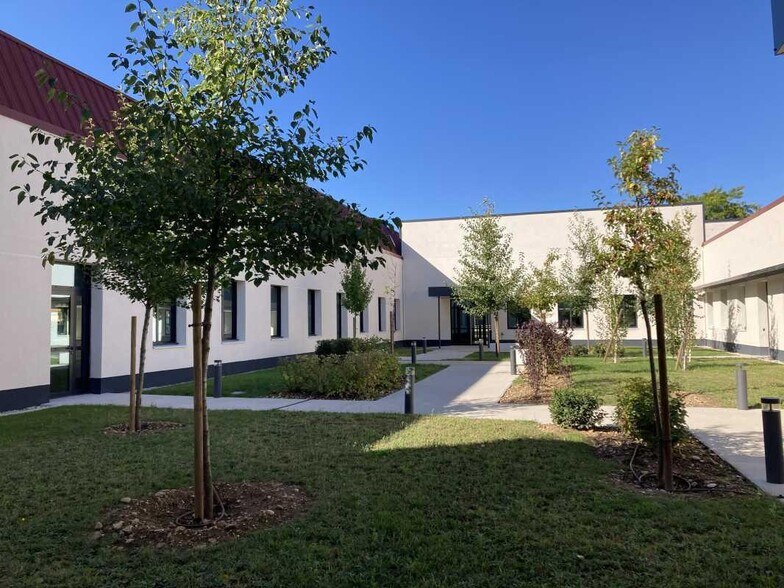 33 Avenue Du Docteur Georges Lévy, Vénissieux à louer - Photo de l’immeuble – Image 1 sur 13