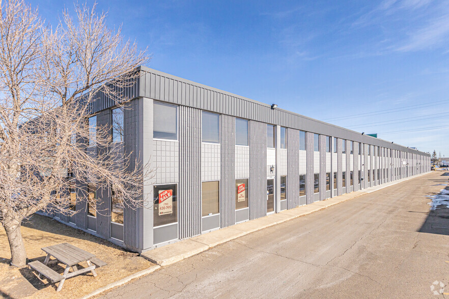 4133-4161 98th St NW, Edmonton, AB à louer - Photo de l’immeuble – Image 1 sur 9