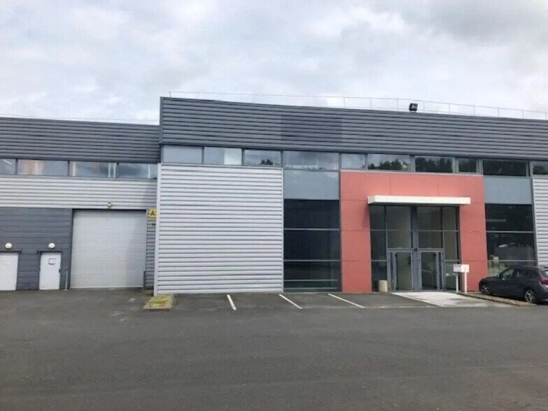 Local d’activités dans Treillières à louer - Photo de l’immeuble – Image 1 sur 8