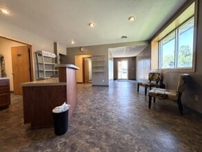 3001 Michigan Ave, Stevens Point, WI à vendre Photo intérieure– Image 2 sur 8
