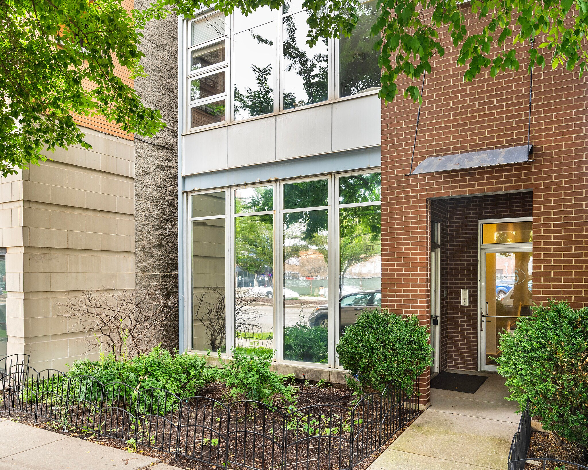 2716 N Ashland Ave, Chicago, IL à vendre Photo de l’immeuble– Image 1 sur 13