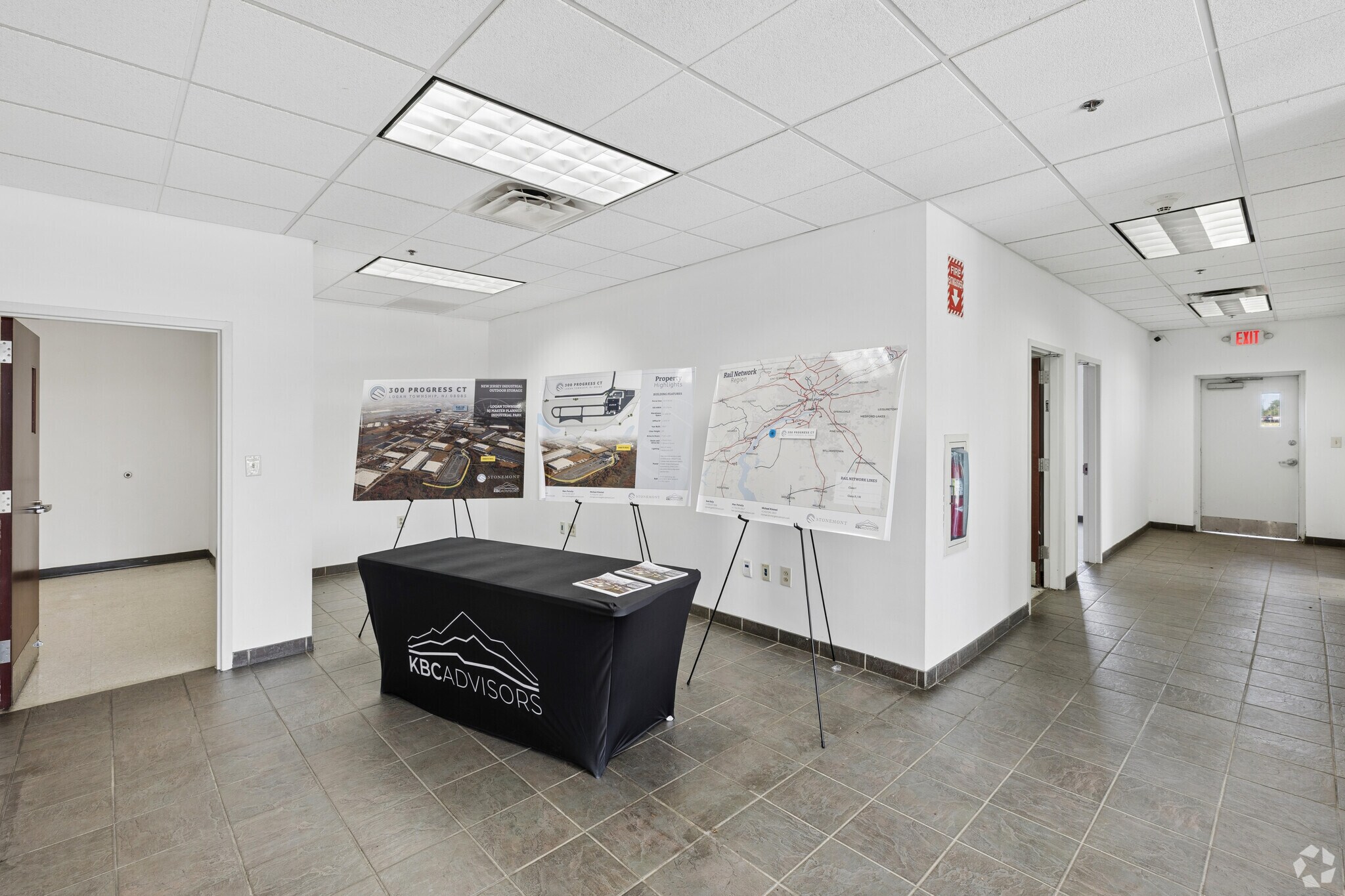 300 Progress Ct, Logan Township, NJ à louer Photo intérieure– Image 1 sur 17