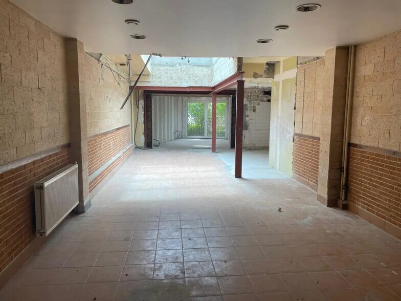 Local commercial dans Évreux à louer - Photo de l’immeuble – Image 2 sur 2