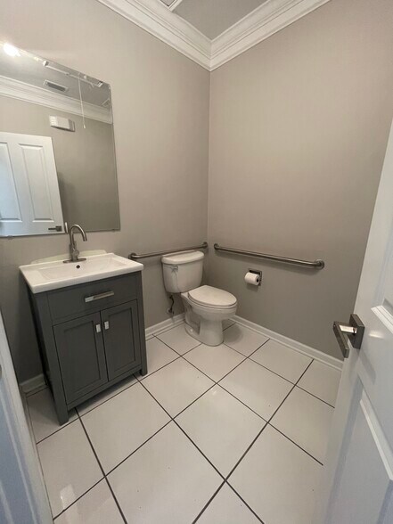 225-261 Pinewood Dr, Tallahassee, FL à louer - Photo de l’immeuble – Image 3 sur 13