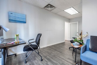 10318-10324 Whalley Blvd, Surrey, BC à louer Photo intérieure– Image 2 sur 6