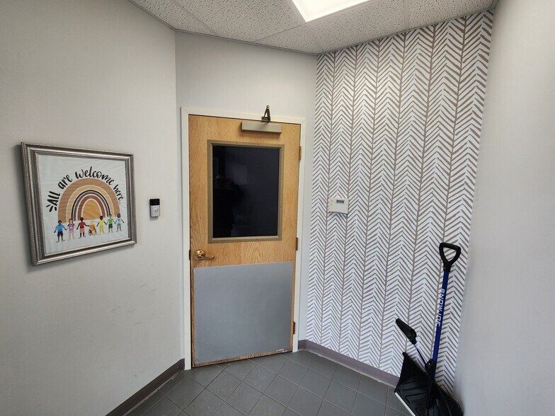 212 E Manlius St, East Syracuse, NY à louer - Photo de l’immeuble – Image 3 sur 38