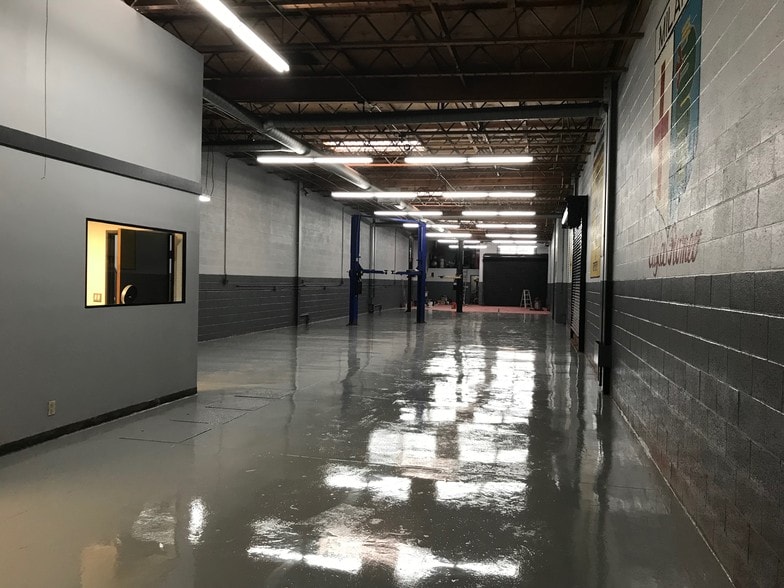 1652 S La Cienega Blvd, Los Angeles, CA à vendre - Photo intérieure – Image 2 sur 17