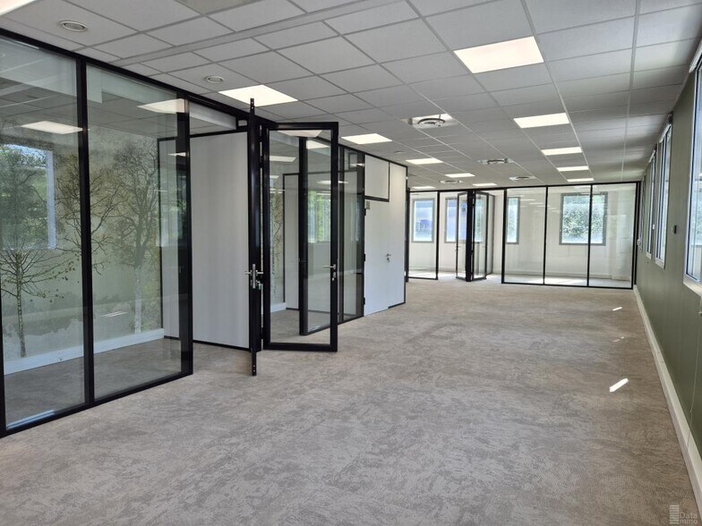 11 Boulevard Archimède, Champs-sur-Marne à louer - Photo de l’immeuble – Image 1 sur 14