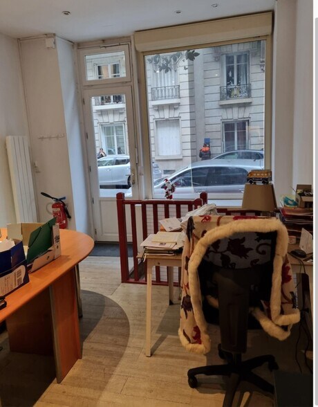 Local commercial dans Paris à louer - Photo de l’immeuble – Image 1 sur 6
