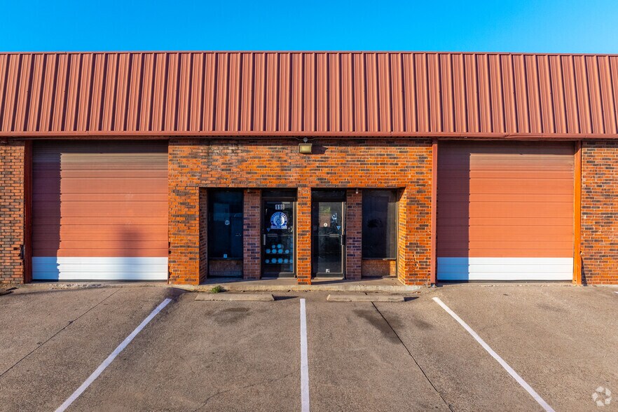 3211 S Peachtree Rd, Balch Springs, TX à louer - Photo de l’immeuble – Image 2 sur 5