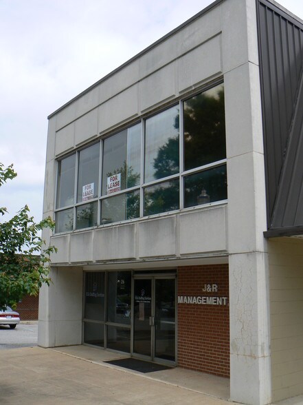 24-26 W Church St, Martinsville, VA à louer - Photo de l’immeuble – Image 2 sur 7